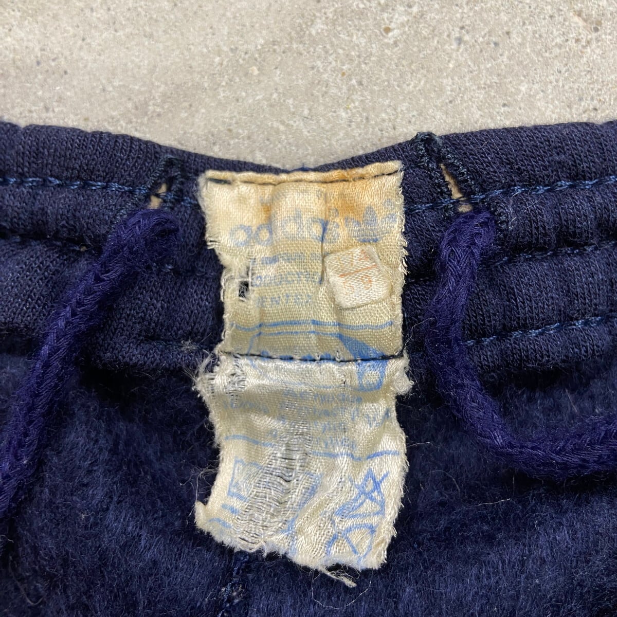 70年代 フランス製 VENTEX社製  アディダス アクリルスウェットパンツ メンズL相当 古着 70s VINTAGE ヴィンテージ ユーロ フロッキープリント  紺色 70年代 フランス製 VENTEX社製 adidas アディダス アクリルスウェット