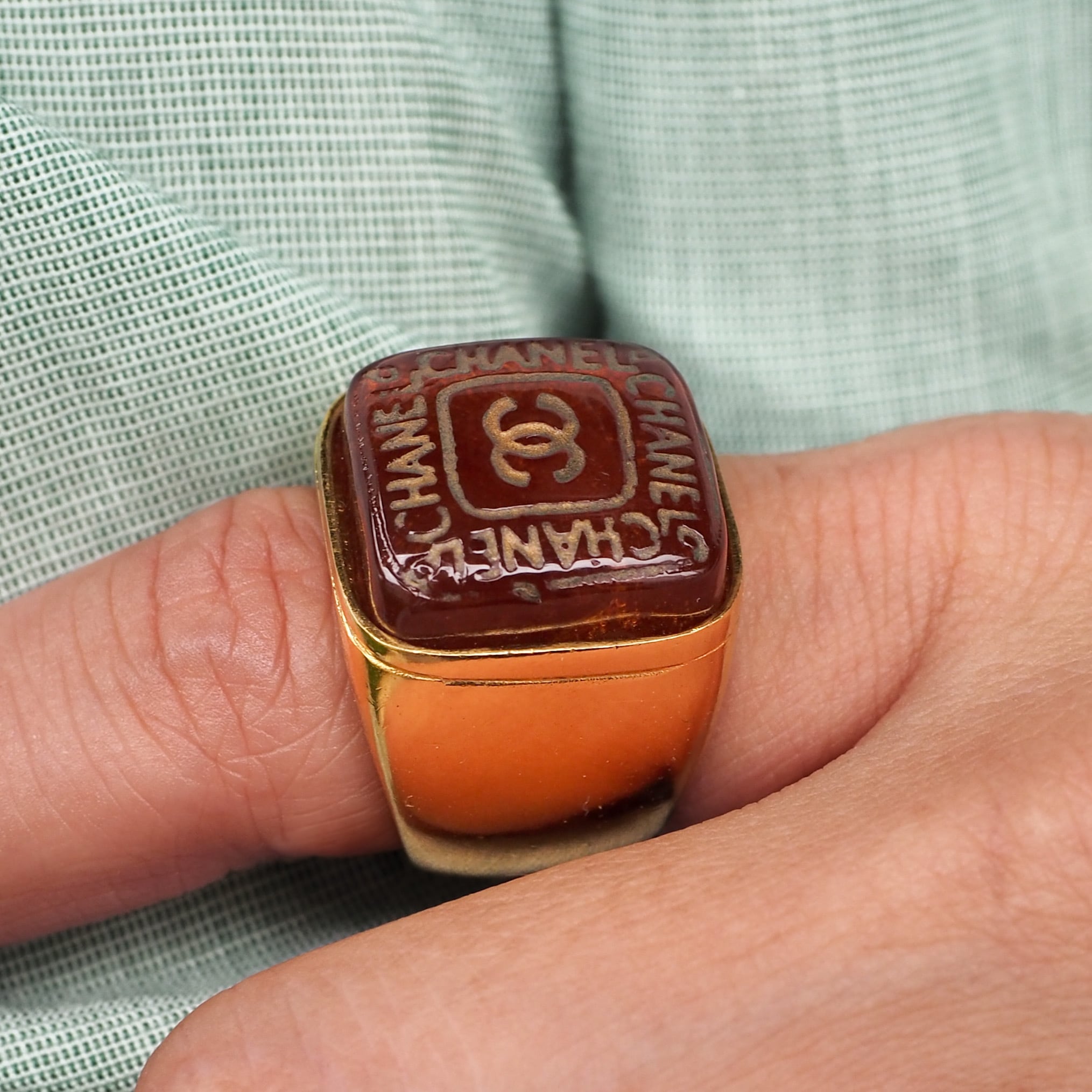 70-80s CHANEL Gripoix Signet Ring