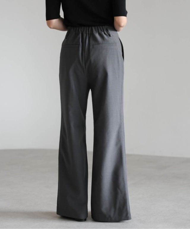 美脚フロントスリットパンツ