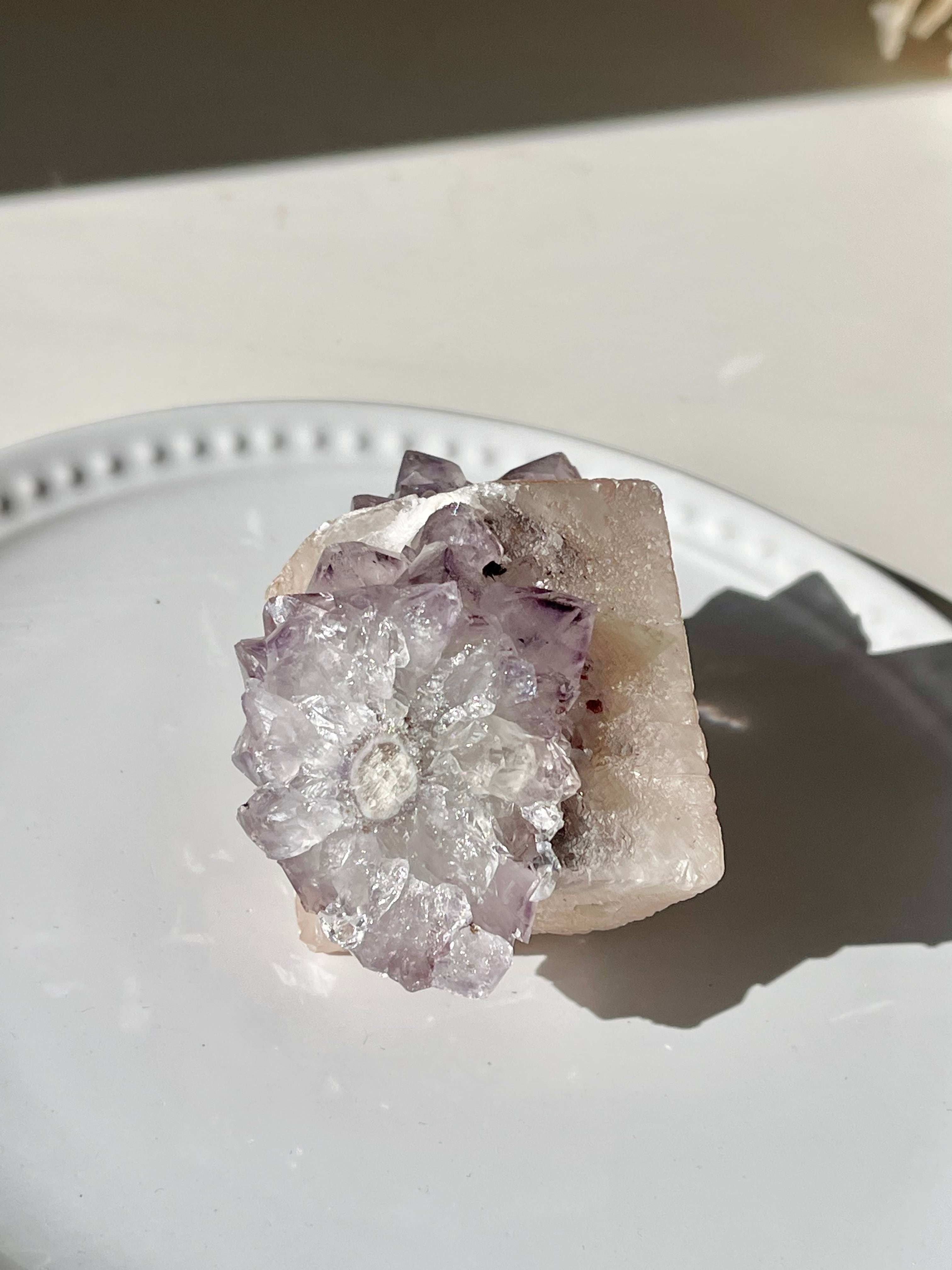 ブラジル産　ピンクスクエアカルサイト共生フラワーアメシスト