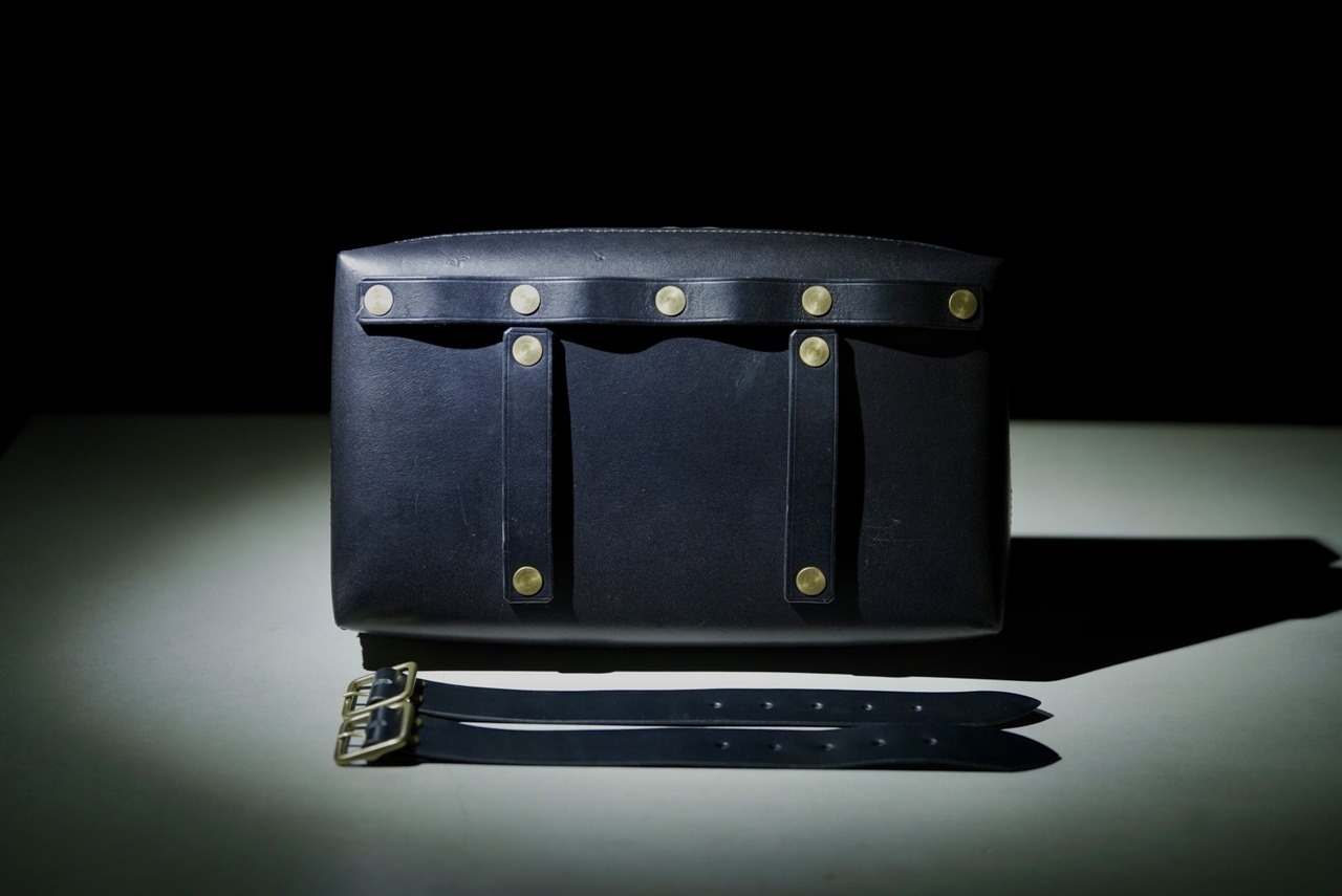 LIBER×WHAT WE WANT _ Buddy Bag IS WWW - Black | Geek Field