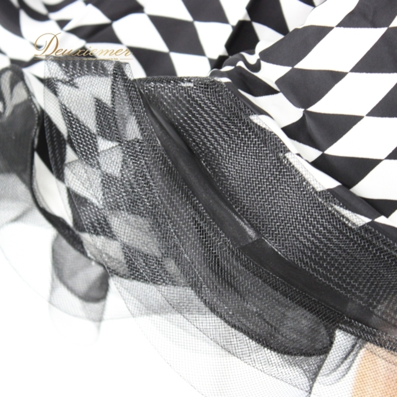 社交ダンス 衣装 ラテン ドレス ワンピース パーティ衣装 レディース オールシーズン 白 黒 ブラック系 ホワイト系 ラインストーン ビジュー チェッカーパターン フレアスカート ドレスアップ カジュアルダンス 高級感 フェスティバル イベント用 舞台衣装 動きやすい 春夏秋冬 コーディネート 繊細デザイン 華やか シンプル エレガント シルエット