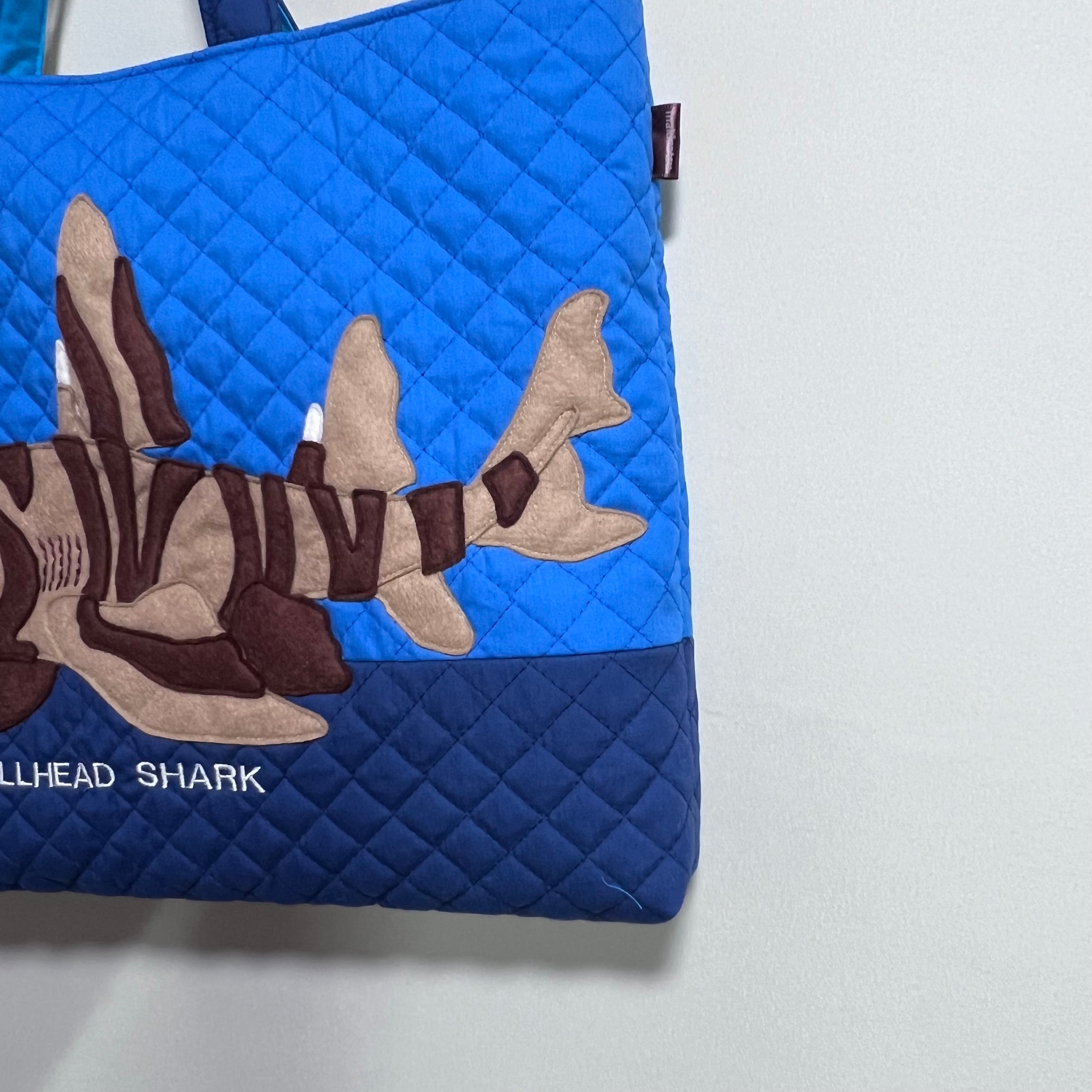 ネコザメ レッスンバッグ（青×紺）キルティング｜男の子・女の子