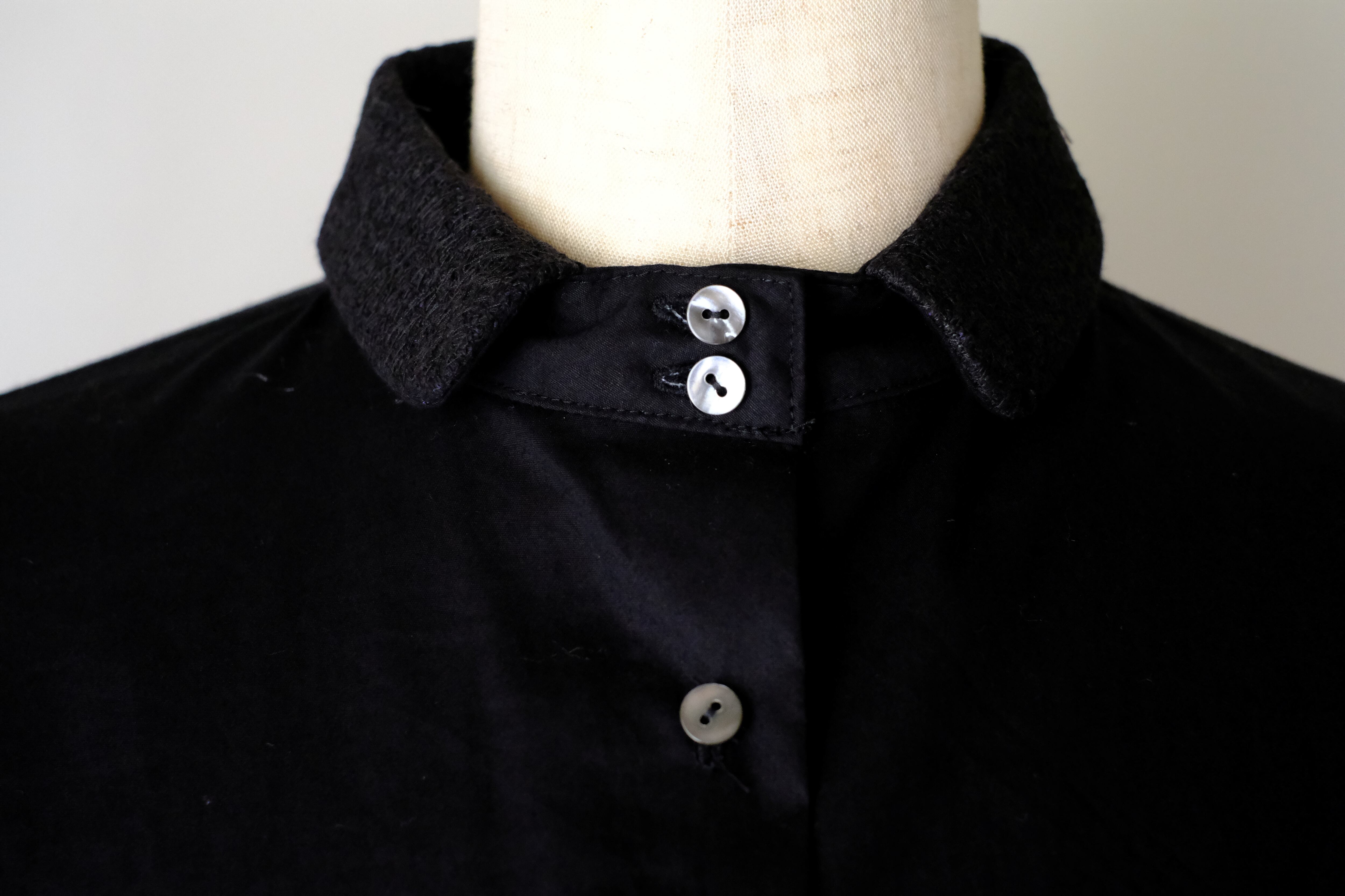 長袖スタンドカラーブラウス (黒/刺繍無)