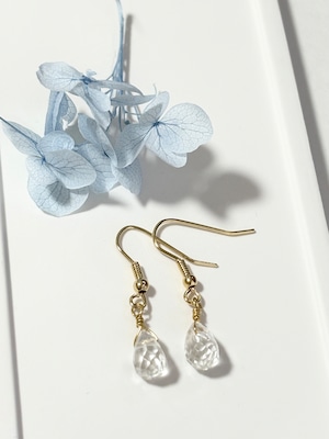 カット水晶揺れる雫型ピアス カット水晶揺れる雫型ピアス