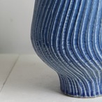 花瓶 ダークブルー 深い青 リブ模様 縦ライン フラワーベース 陶器 モダン 装飾 花器 ネイビー インテリア ユニーク