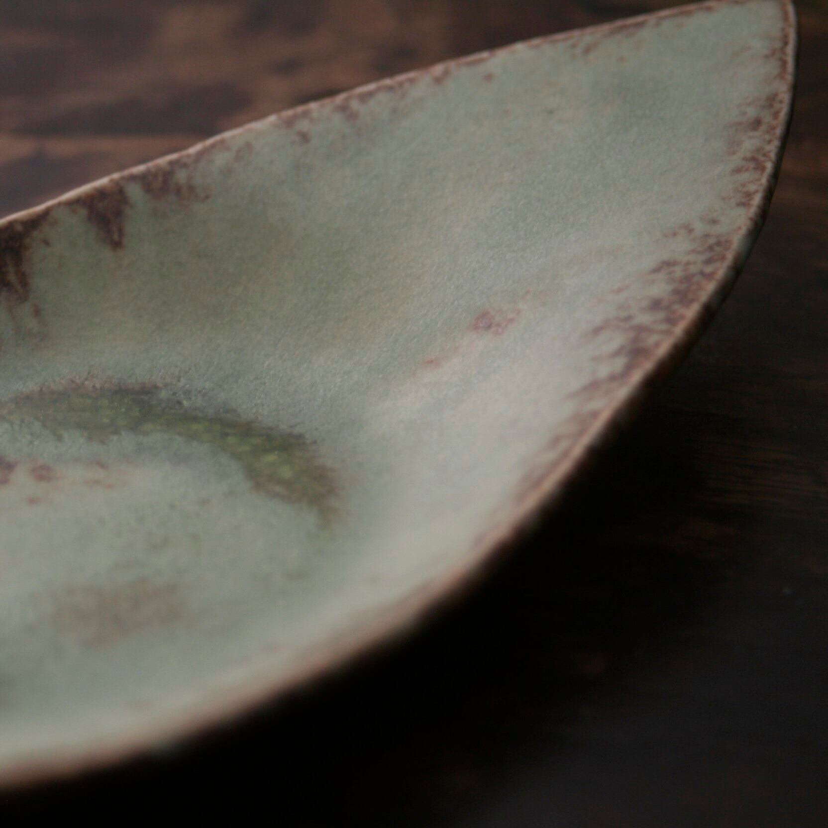 Leaf Plate 葉皿 もえぎ(幅26 cm) | TSUNE;田中恒子の器 オンラインストア