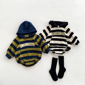 【BABY】帽子付きボーダーロンパース