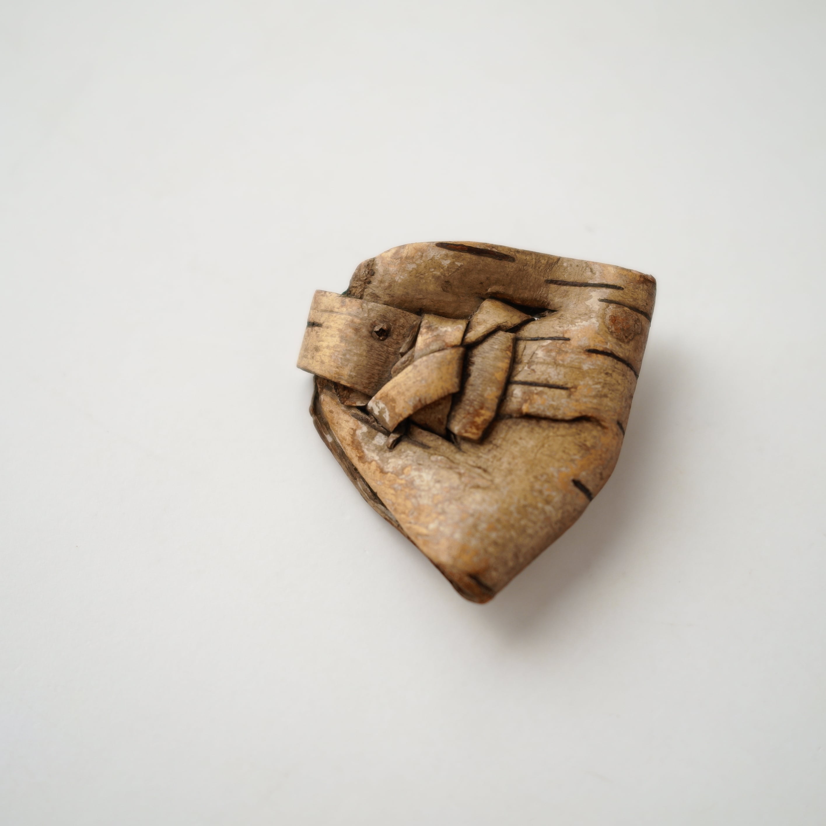 Birch Bark Fishing Net Weight | troldhaugen antiques ｜ 北欧