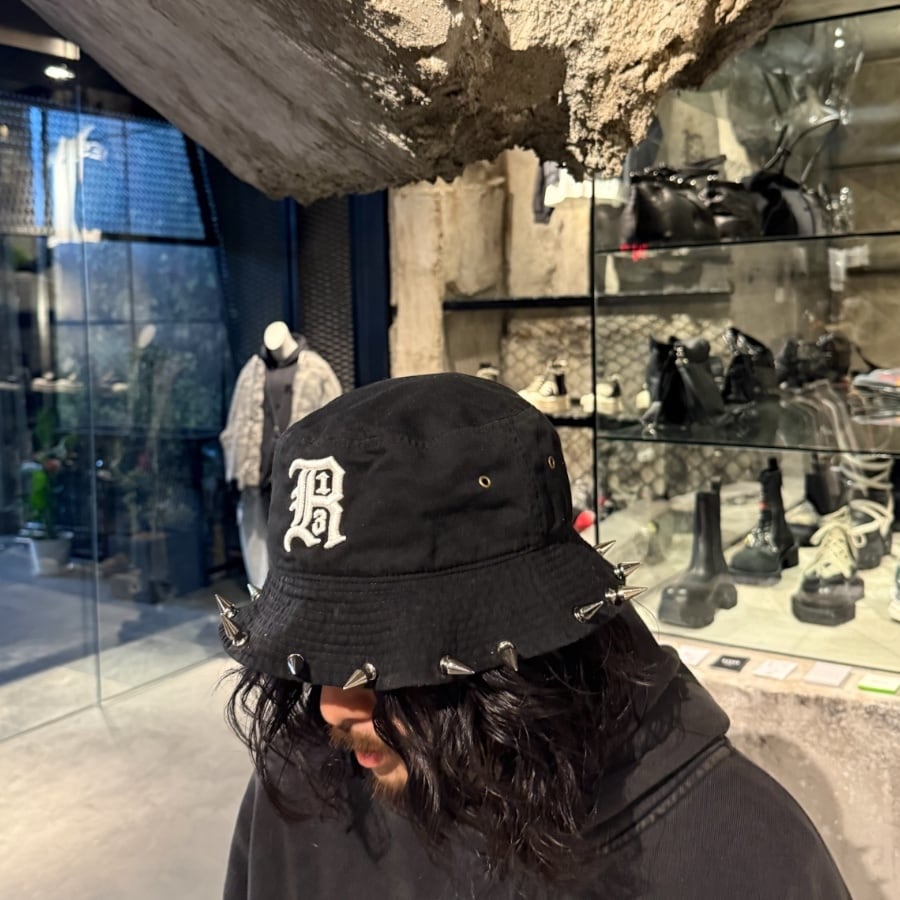 お客ページ　バケットハット R13】STUDDED BUCKET HAT | AYIN