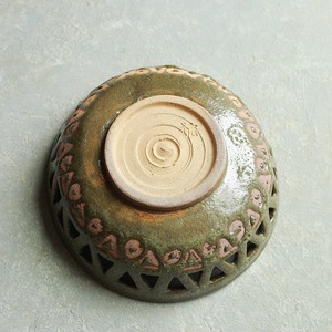 味わいある模様の、プリミティブなボウル