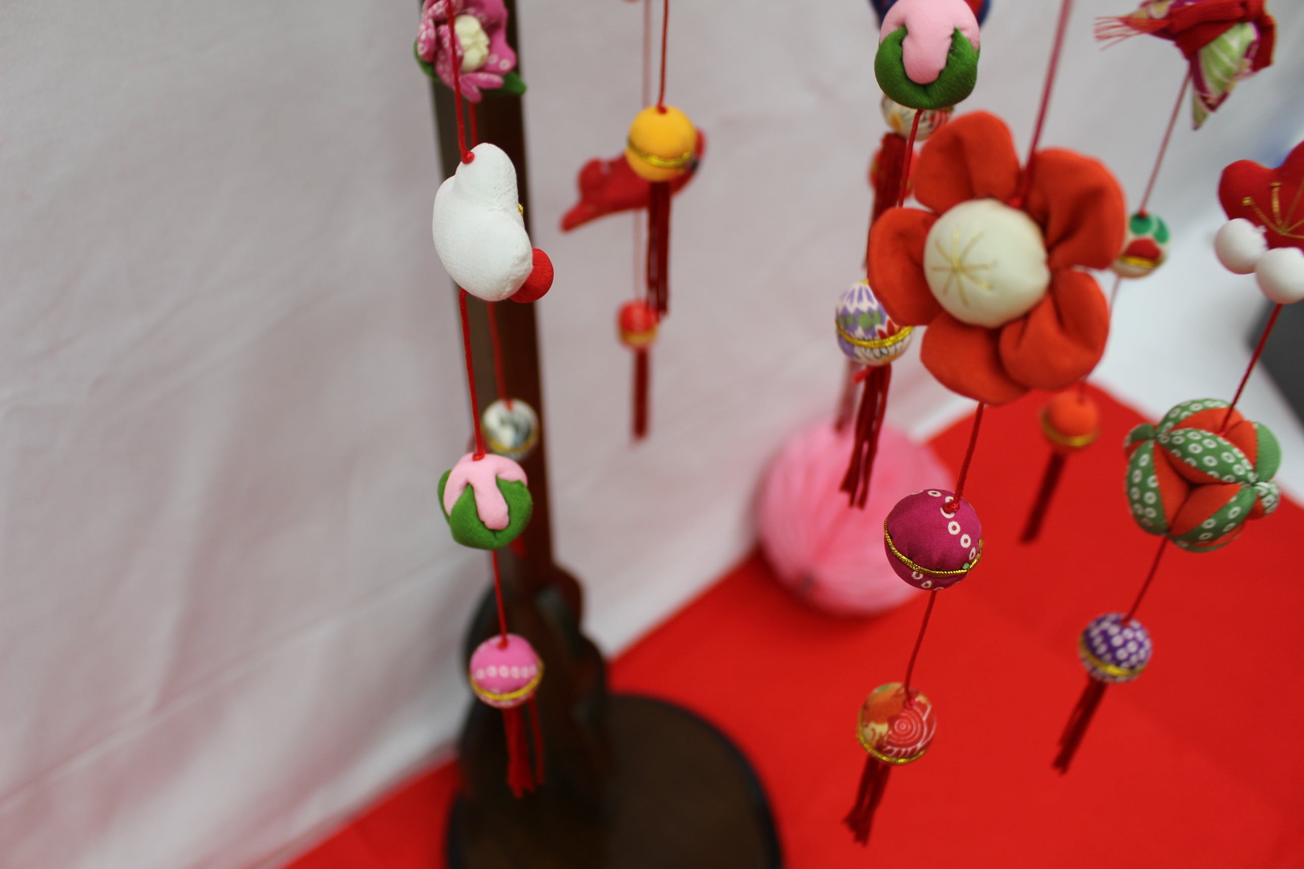 傘付つるし飾り [正絹] 吉祥梅二重台付 | SHIMADA DOLL