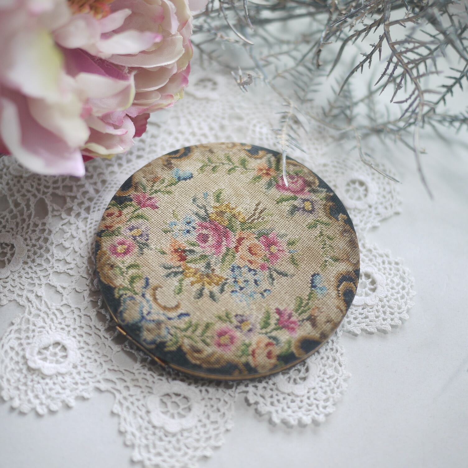 1950 KIGU 英国ヴィンテージ すみれの描かれたパウダー