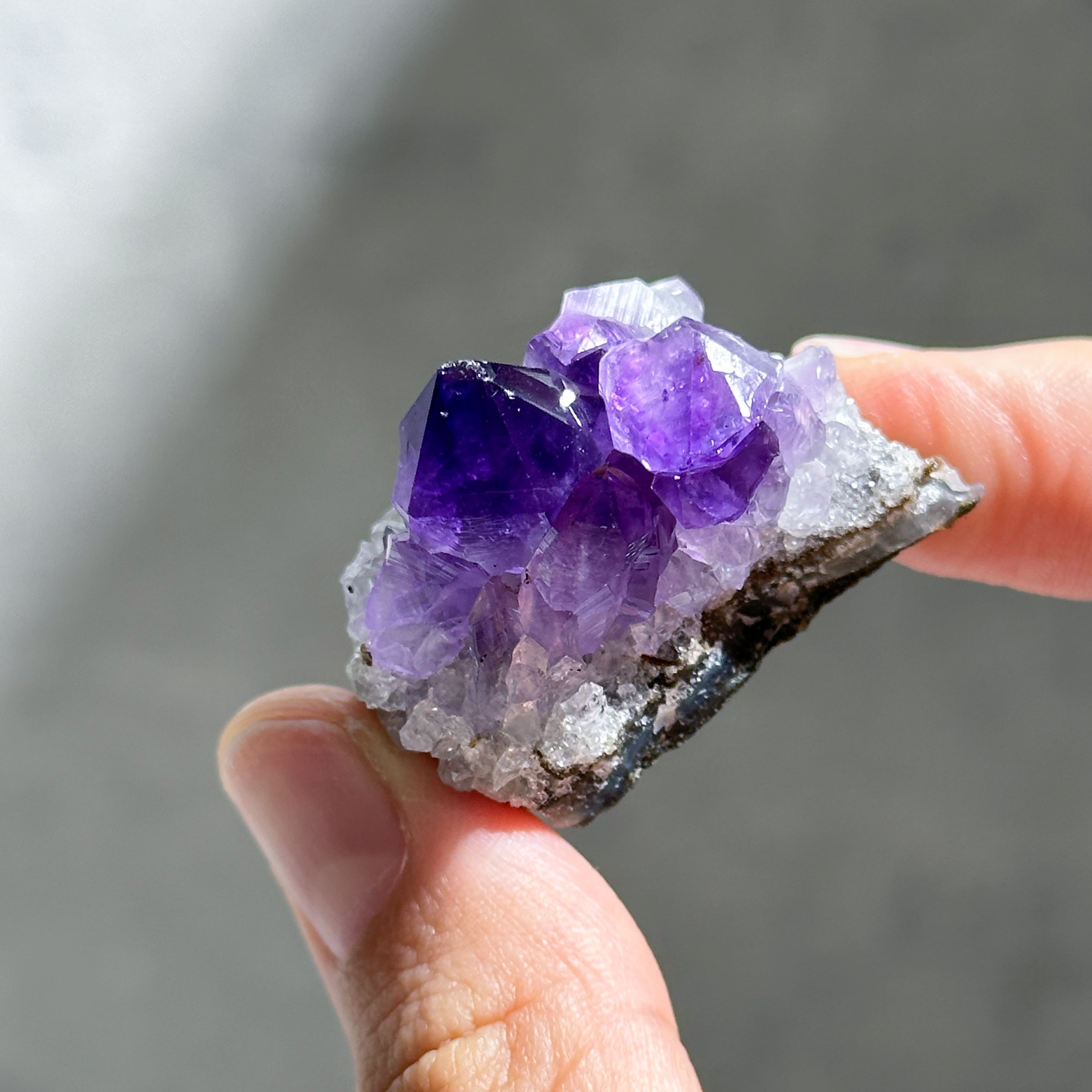 ①最高品質 ウルグアイ産アメジストスティラクタイト 放射状鍾乳原石