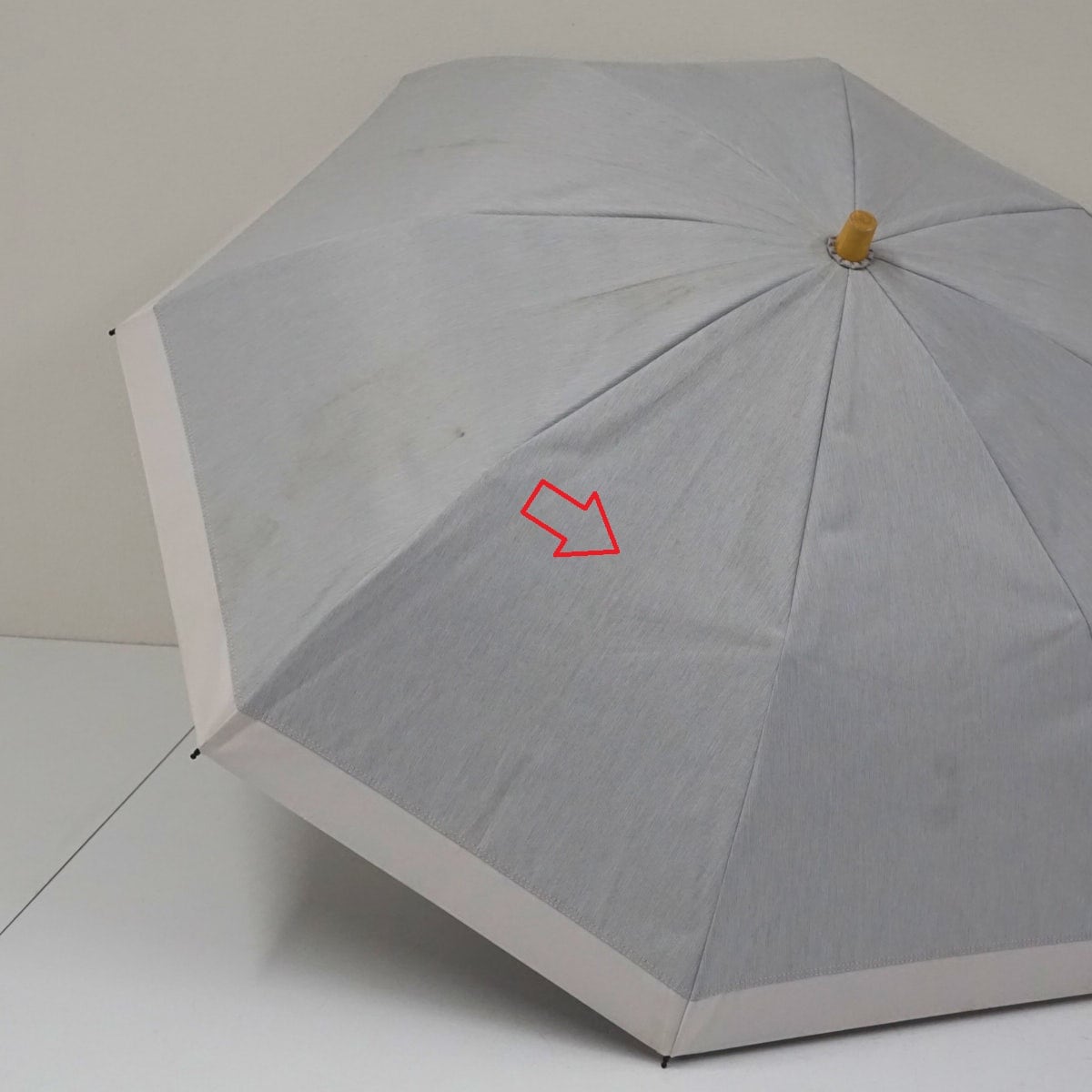 折りたたみ日傘 サンバリア100 完全遮光折日傘 USED品 2段 コンビmoku