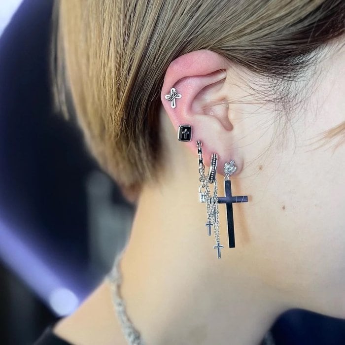 SEJ843 DINKY CROSS ピアス / JUSTIN DAVIS【返品・交換・申込撤回不可  