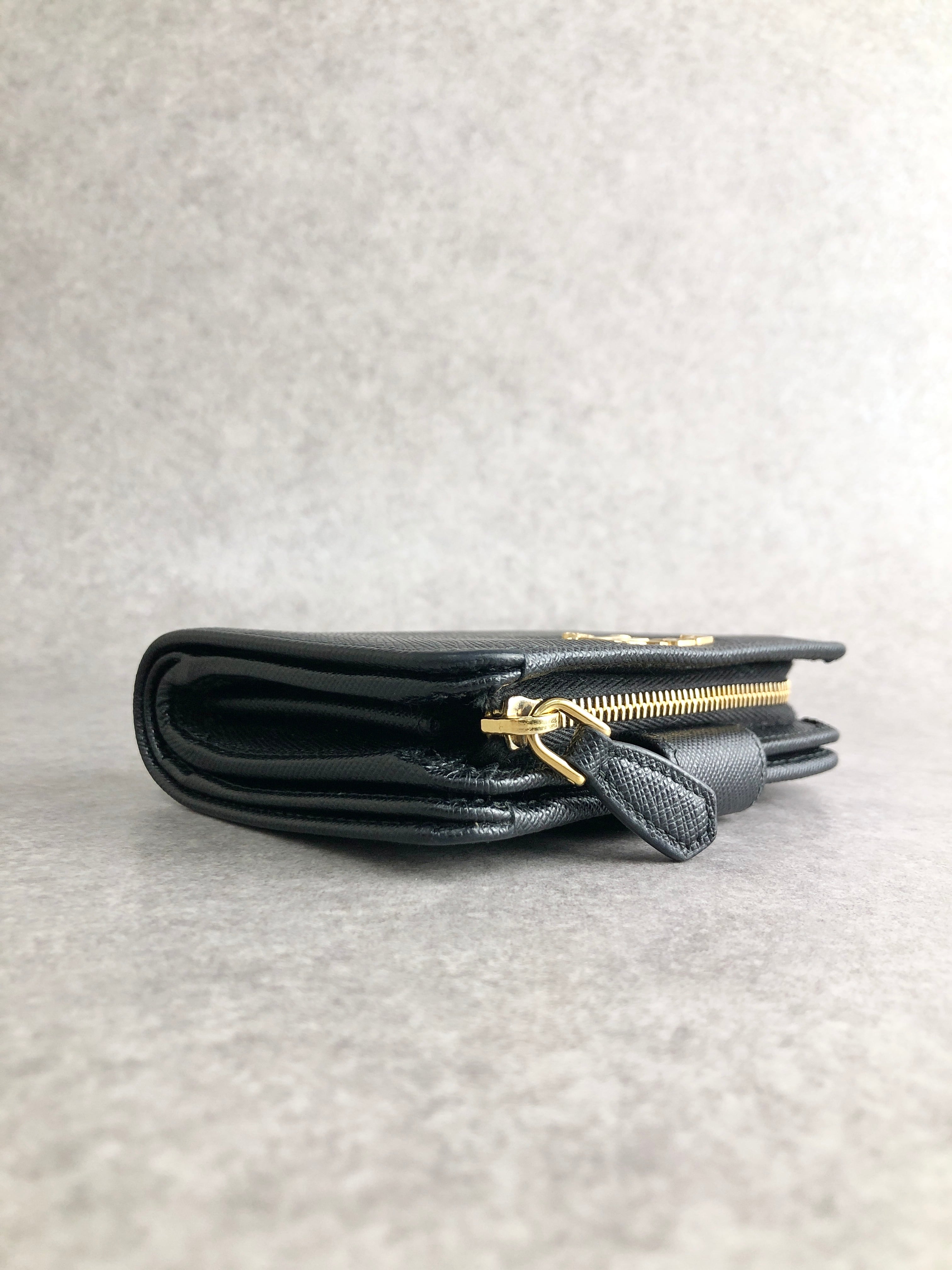 PRADA プラダ 財布 ブラック ロゴ サフィアーノ 二つ折り財布 vintage
