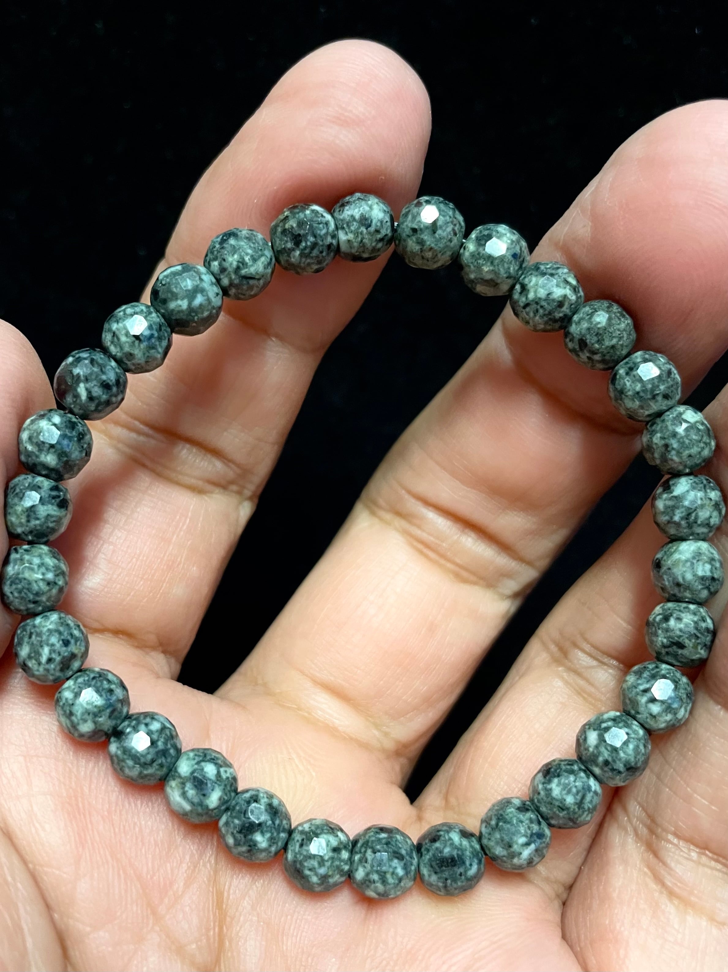 1) 隠岐の島・黒曜石(獣型勾玉) | レムリアの太陽