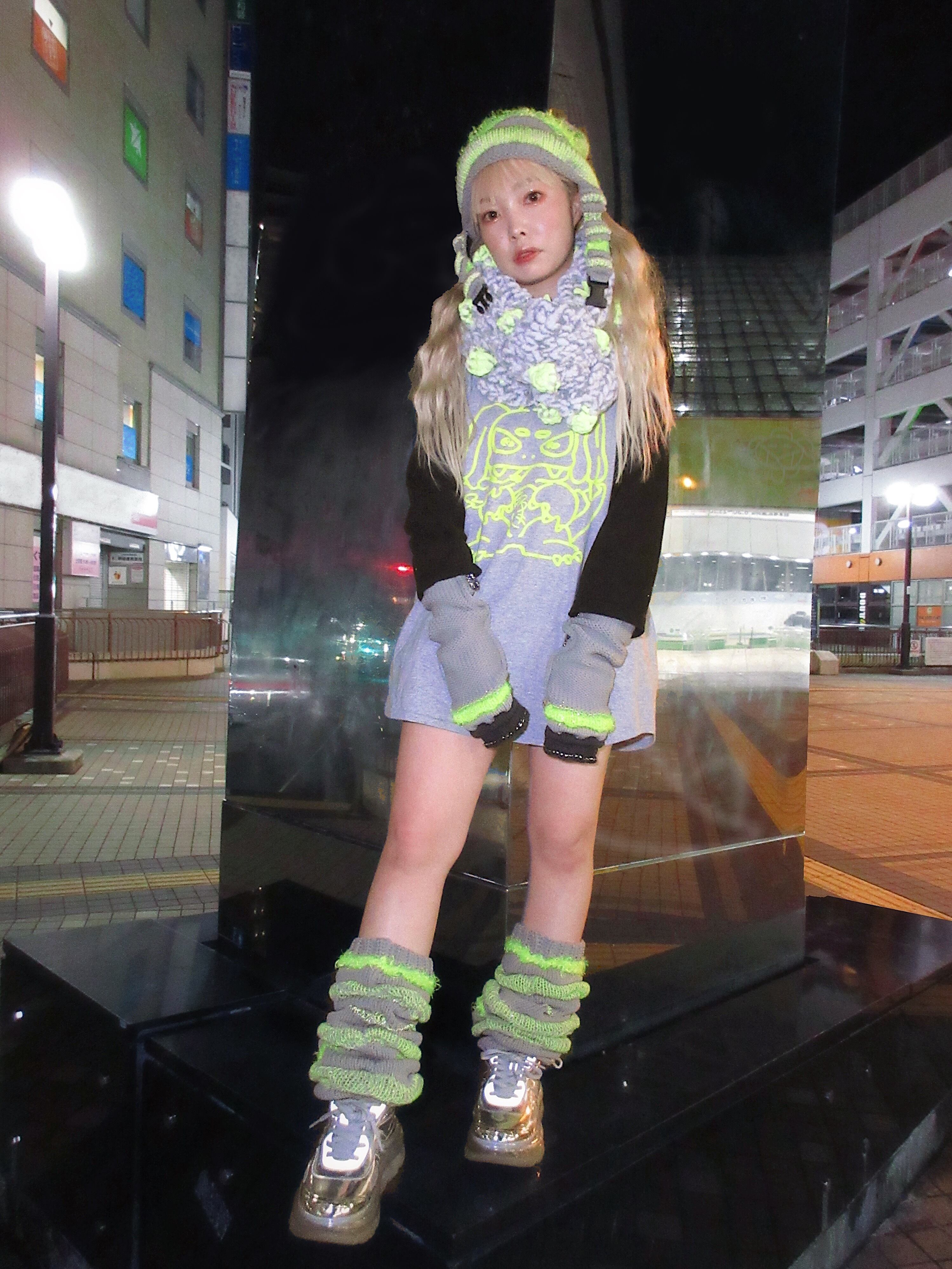 Neon Pintuck Leg Warmers (B×N) Neon Pintuck Leg Warmers (B×N) | TA2YUKI
