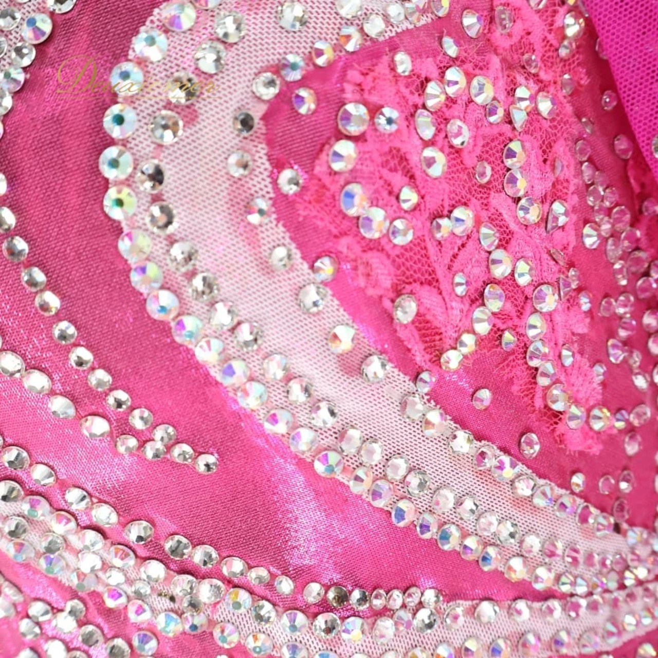 社交ダンス 衣装 タカダンス TAKA DANCE スタンダードドレス ワンピース ドレス ホワイト系 ピンク系 白 ピンク フロート レース デモ 競技 ダンス パーティ 発表会 豪華 ゴージャス 華やか キラキラ ラインストーン エレガント 競技用 デモ用 発表会用 舞台衣装 華やかドレス 豪華ドレス ダンスパーティ