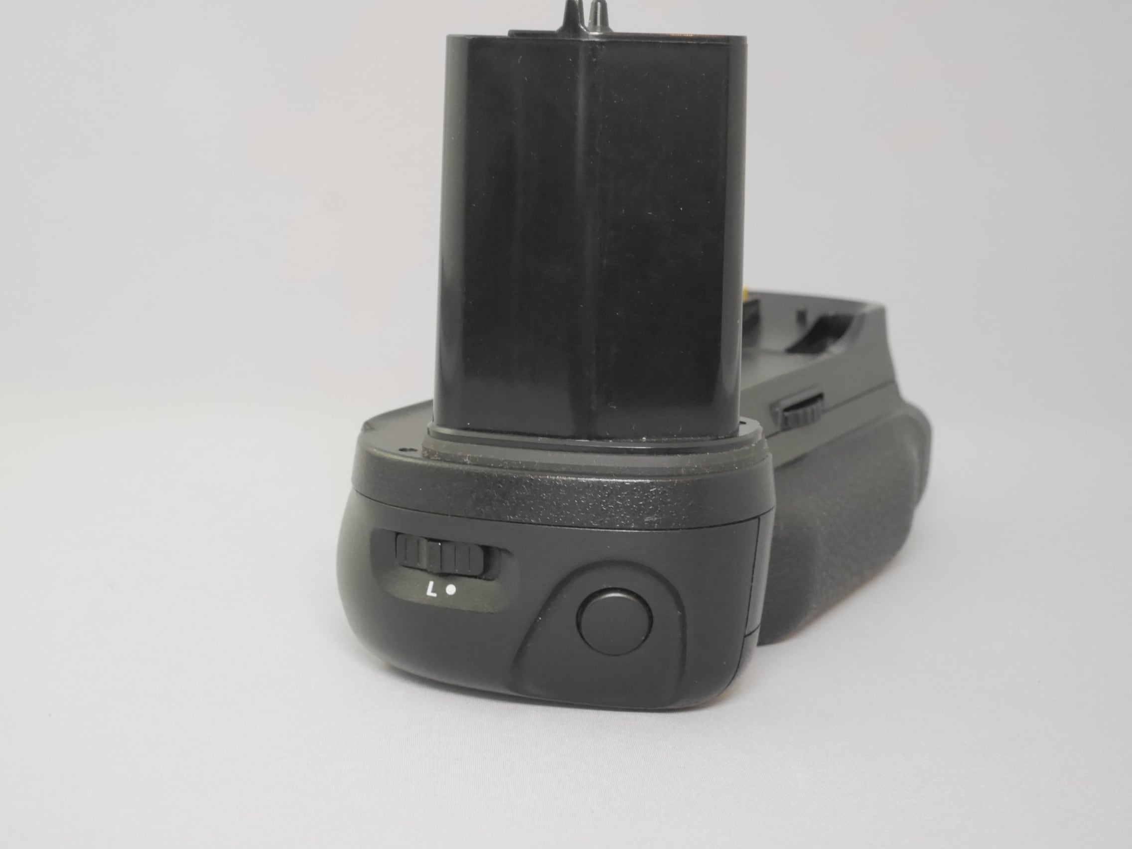 Nikon MB-15 (F100用マルチパワーバッテリーパック)【中古並品 送料