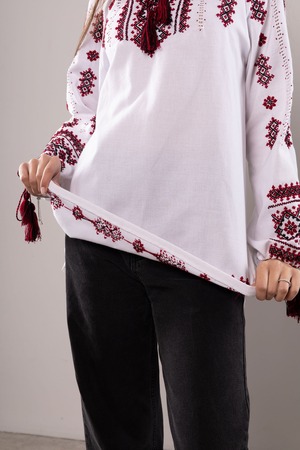 ウクライナ刺繍ヴィシヴァンカ・クラシック　手刺繍　麻　レディース・フリーサイズ