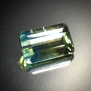 溶け合うイエローとグリーン 0.27ct 希少石 天然 バイカラーサファイア