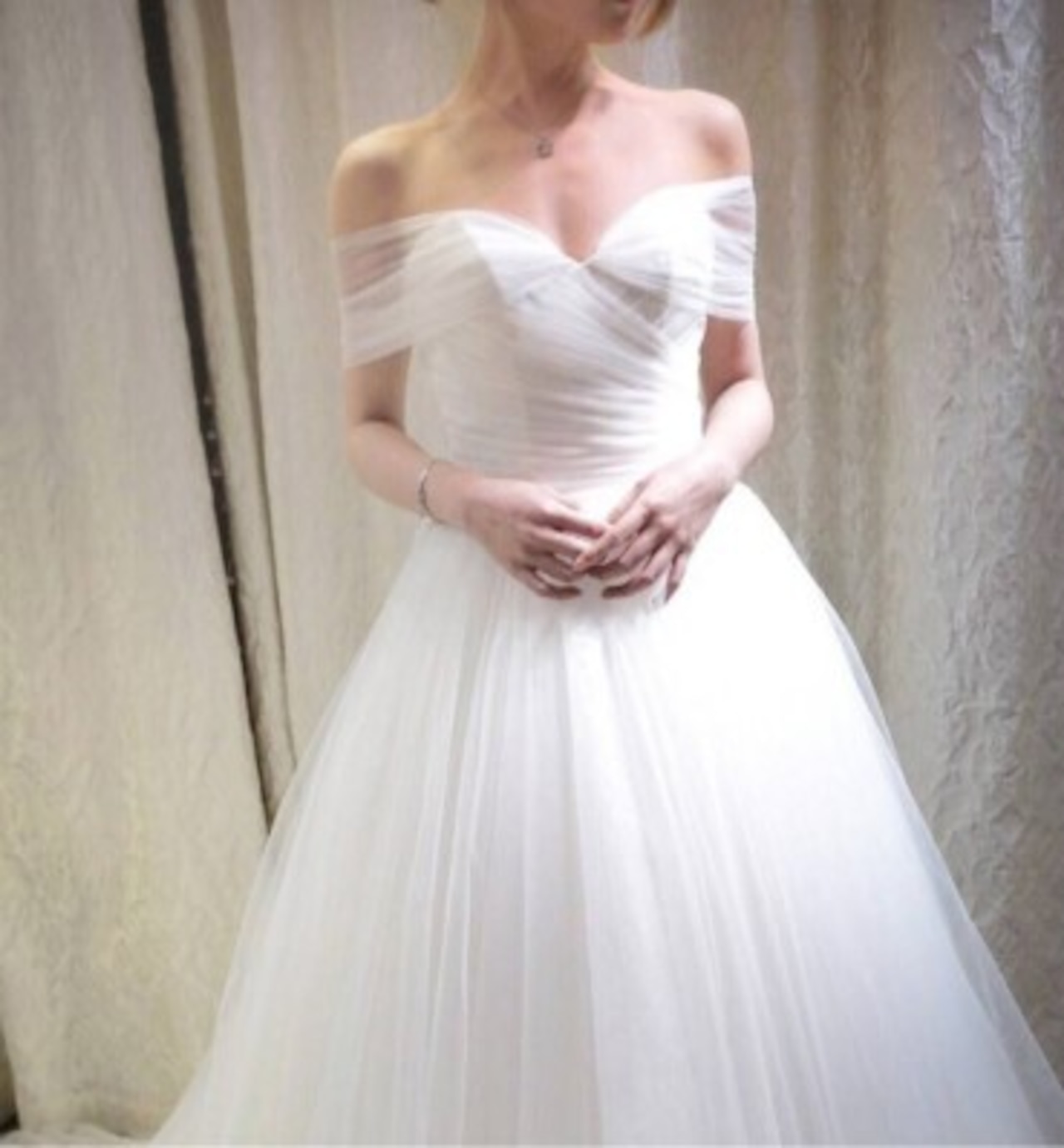 エレガント ウエディングドレス ホワイト オフショルダー ミニトレーン  