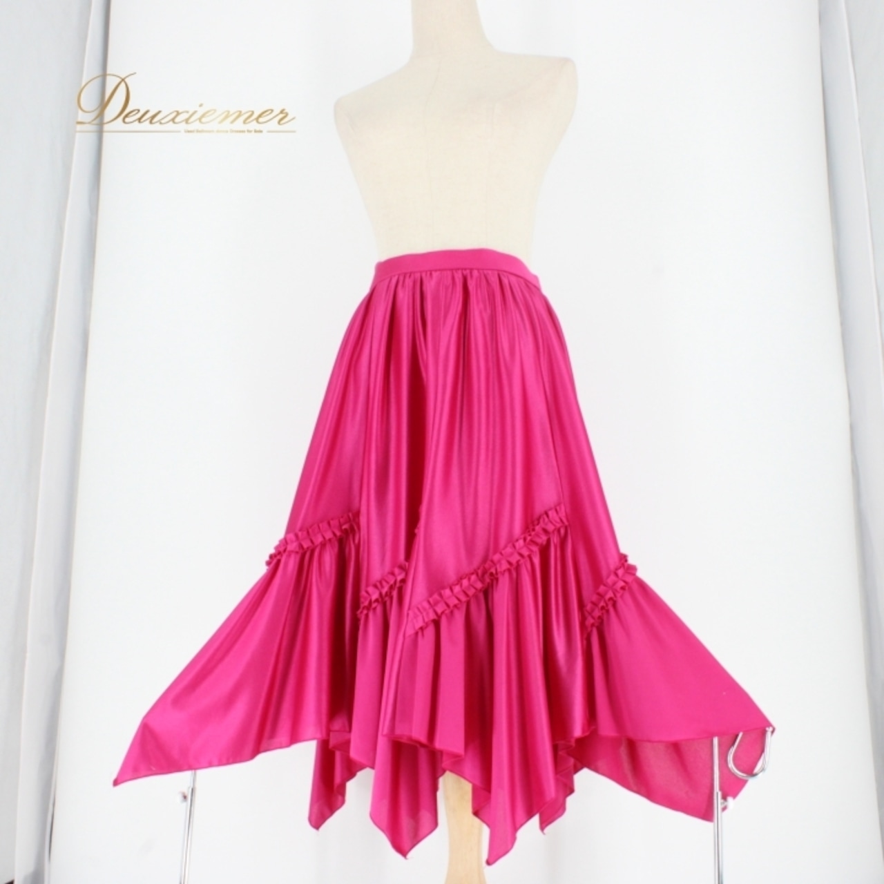 社交ダンス 衣装 スタンダード スカート レッスンウェア レディース SEKINE セキネ 無地 ピンク系 光沢感 派手 練習着 マゼンダ 上品 ダンスウェア おしゃれ スカートドレス フレアスカート 女性用スカート 練習用衣装 社交ダンス用 コスチューム シンプル デザイン 伸縮性あり 光沢素材 上質 大人の女性用 ピンクドレス カジュアルファッション レディースファッション