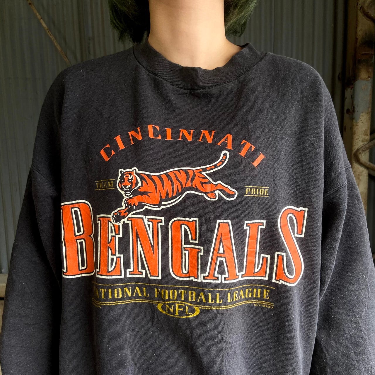 90年代 Lee SPORT リースポーツ NFL シンシナティ・ベンガルズ チームロゴプリント スウェット メンズXL相当 古着  CINCINNATI BENGALS 90s ヴィンテージ ビンテージ プルオーバー トレーナー 袖プリント チャコールグレー  灰色【トレーナー】【AL20】 | ...