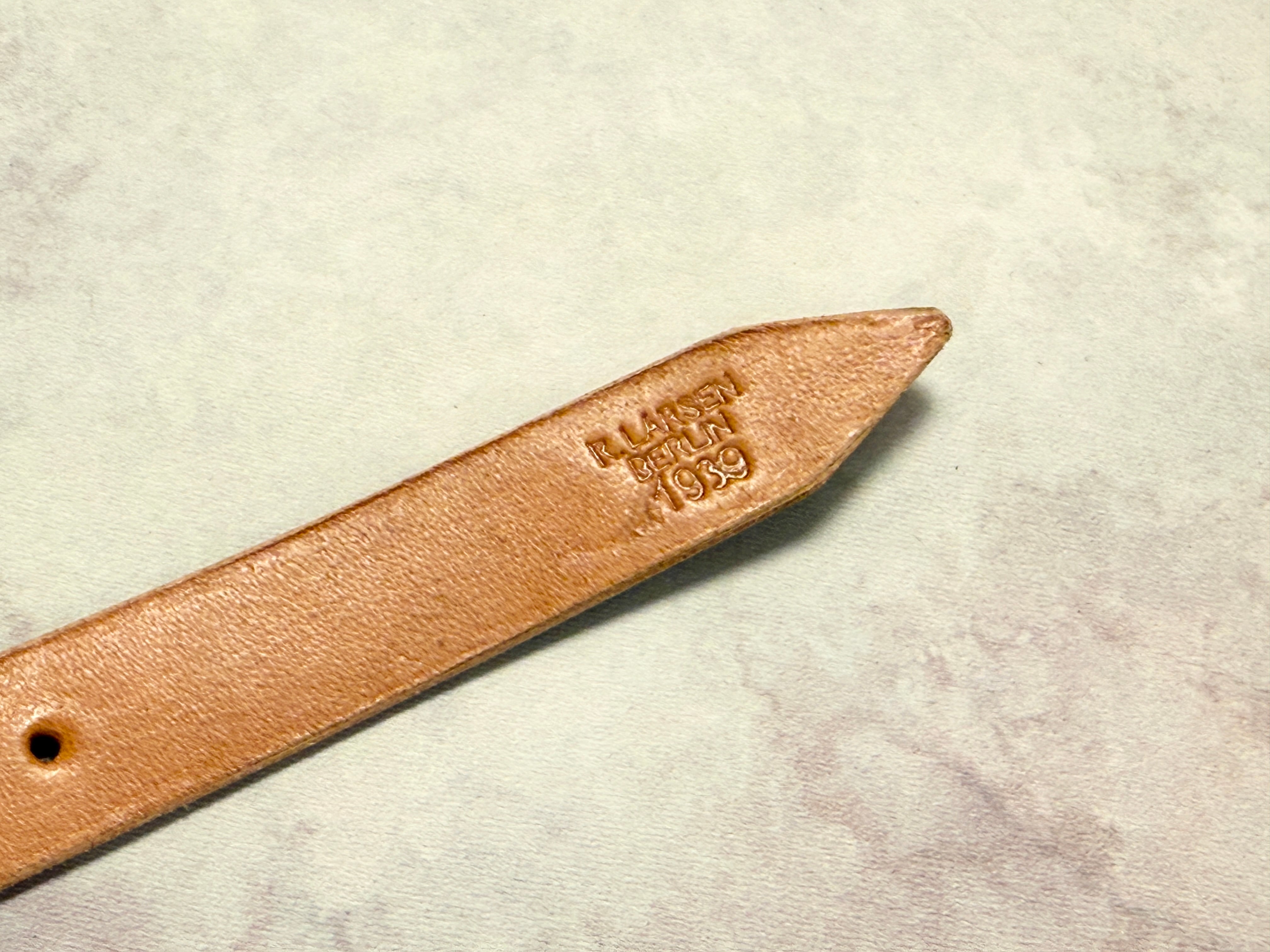 WWIIドイツ軍 飯盒用ストラップ（61cm・5穴・1ループ