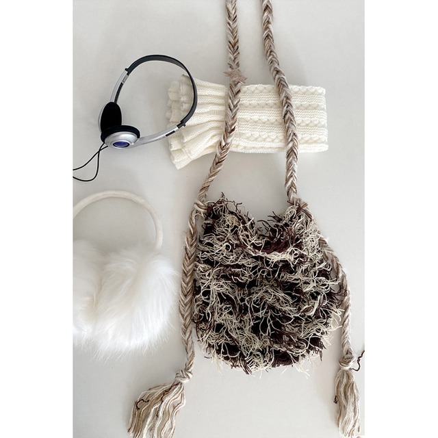 TAKONGブラウンのファー付きクロスボディバッグ