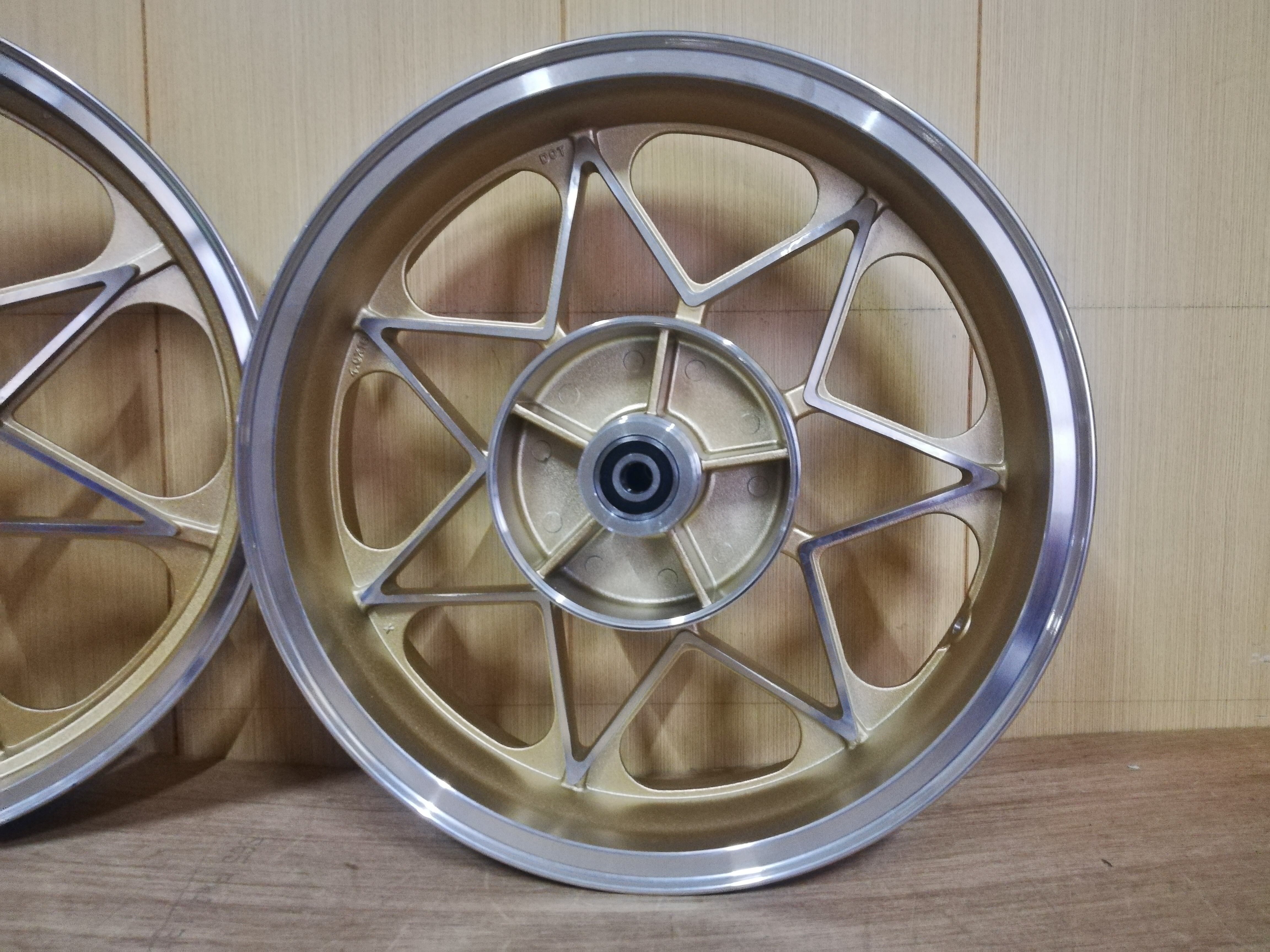 ZRX400 キャスト ホイール 金/ヨシムラ7星BEET 前後18インチ ZRX400Ⅱ