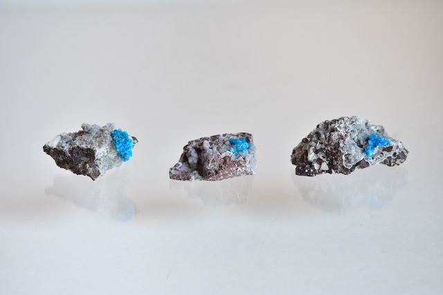 〔 原石グリッド 〕Cavansite (L) - カバンサイト(L)