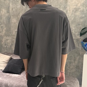 【ESSENTIALS】MERCH TEE