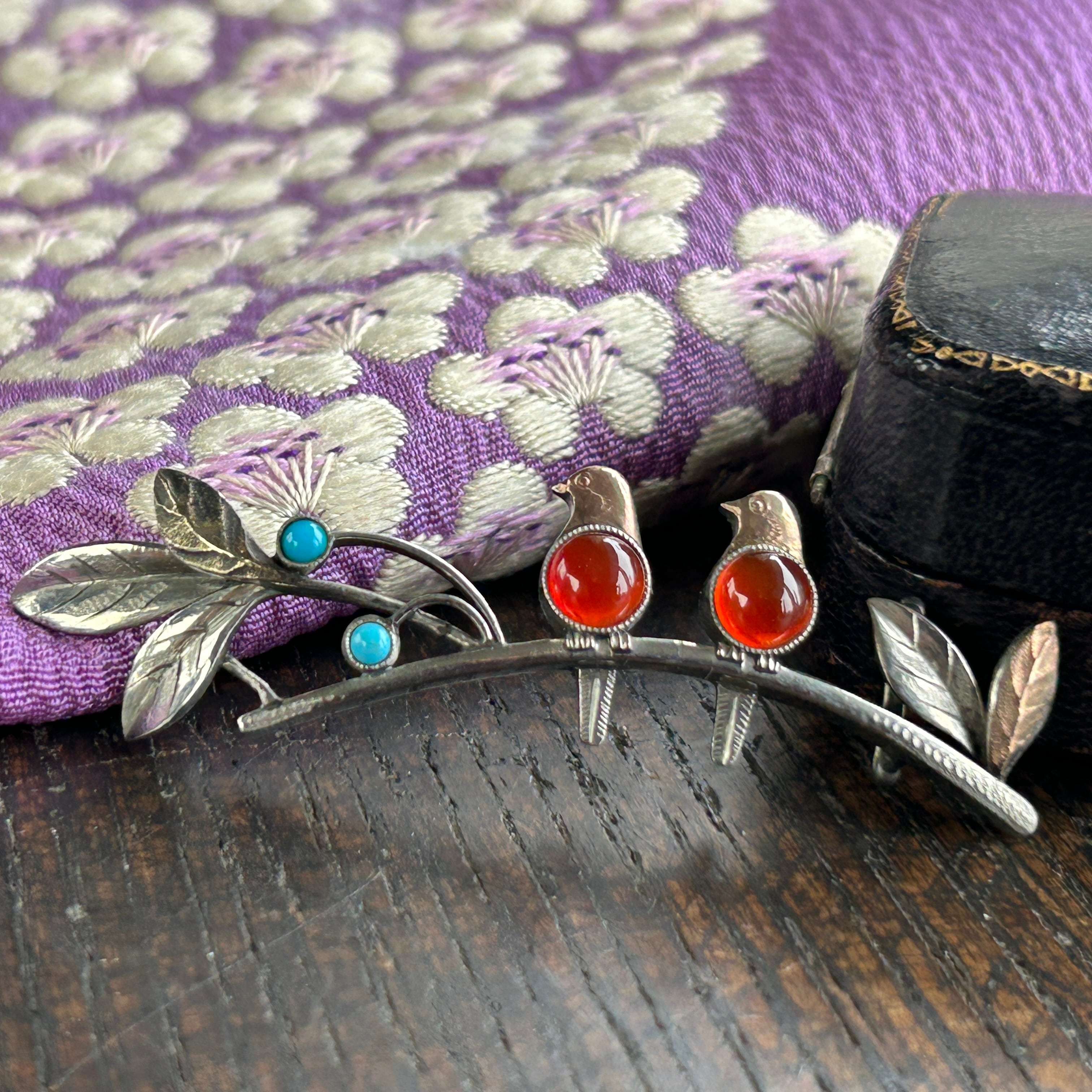 アンティーク　大正から昭和初期　合金製　小枝に鳥の帯留め