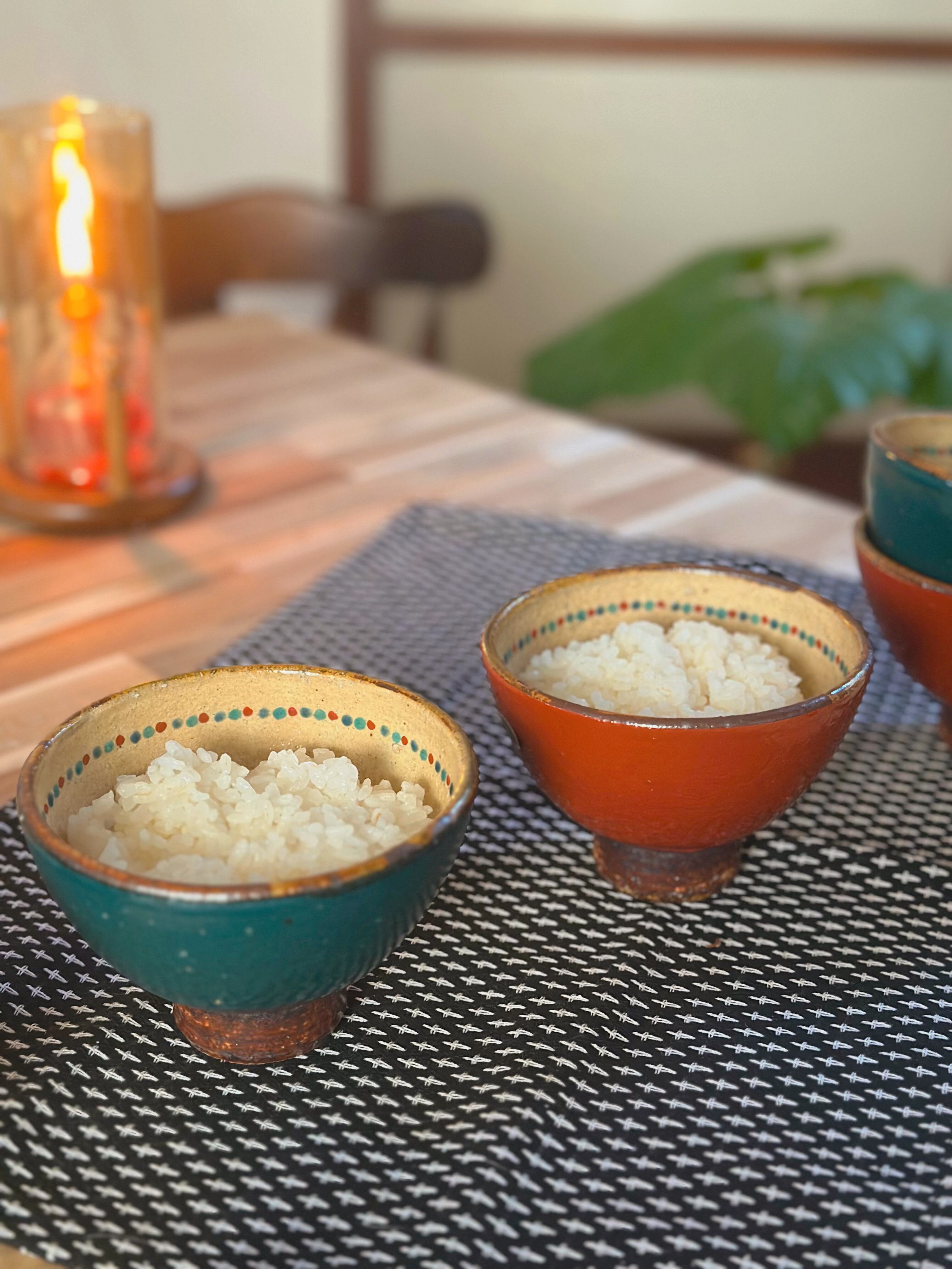 信楽焼 高台ご飯茶碗 赤／緑 | 陶器屋カフェつむぎ produced by 松屋陶器