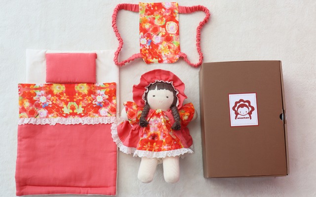お世話遊び用ギフトセット（着せ替え用の追加お洋服１枚入り）※人形本体は含まれません。