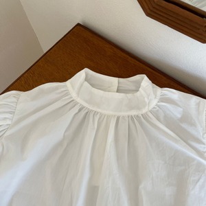 秋ホワイトランタンスリーブブラウス