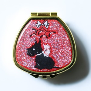 Andrea Garland (アンドレアガーランド) アロマリップ＆ネイルバーム ピルボックス 【Glitter mistletoe dog】