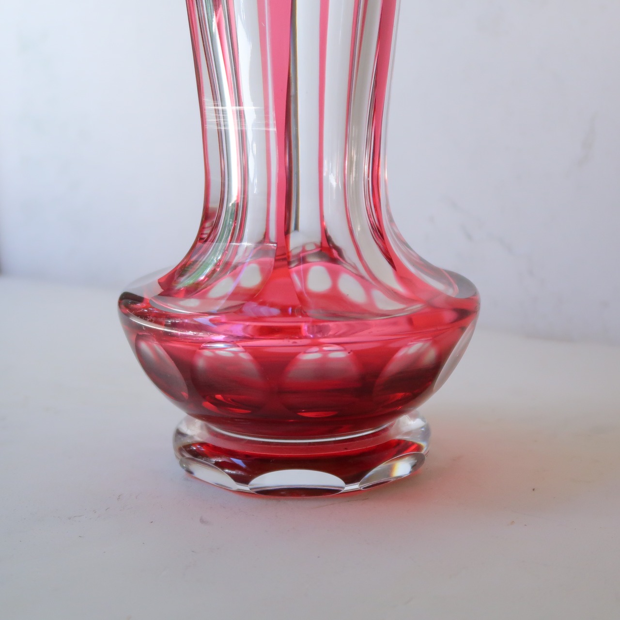 赤ピンクの切子花瓶