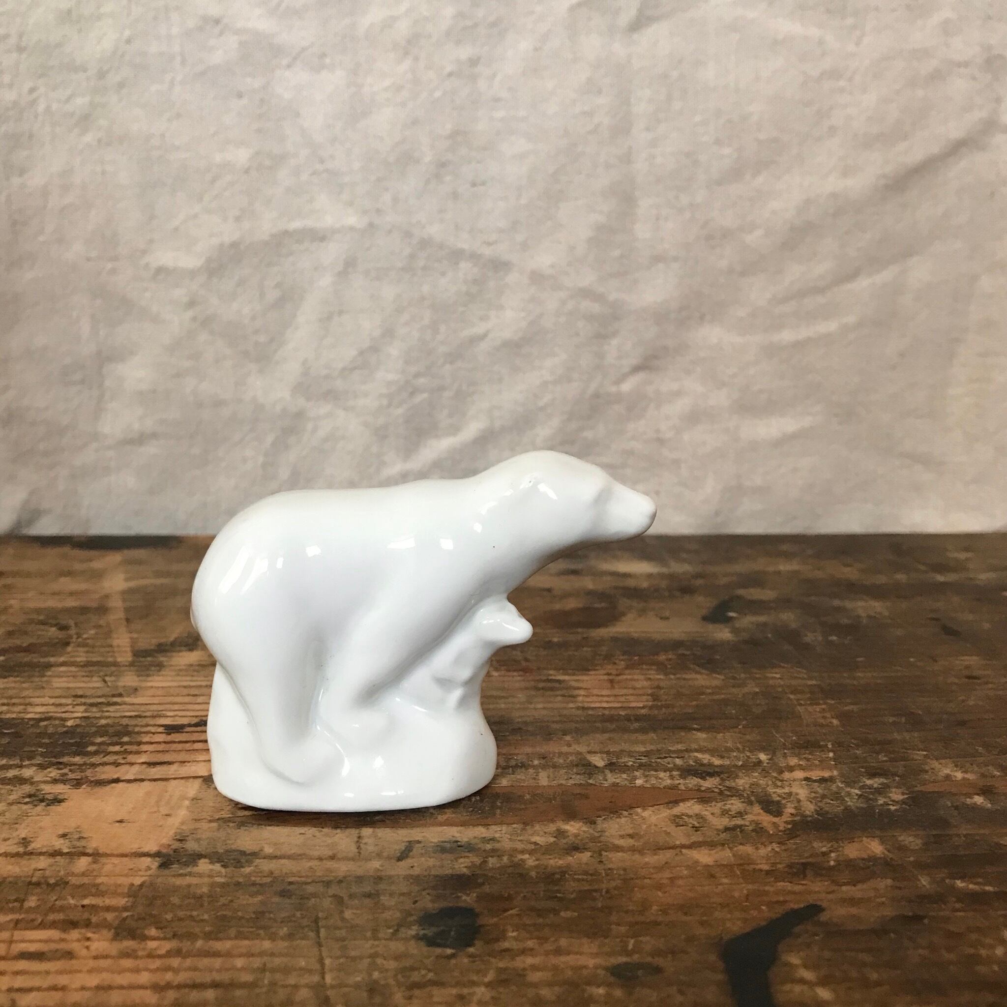 白い陶器のしろくま親子