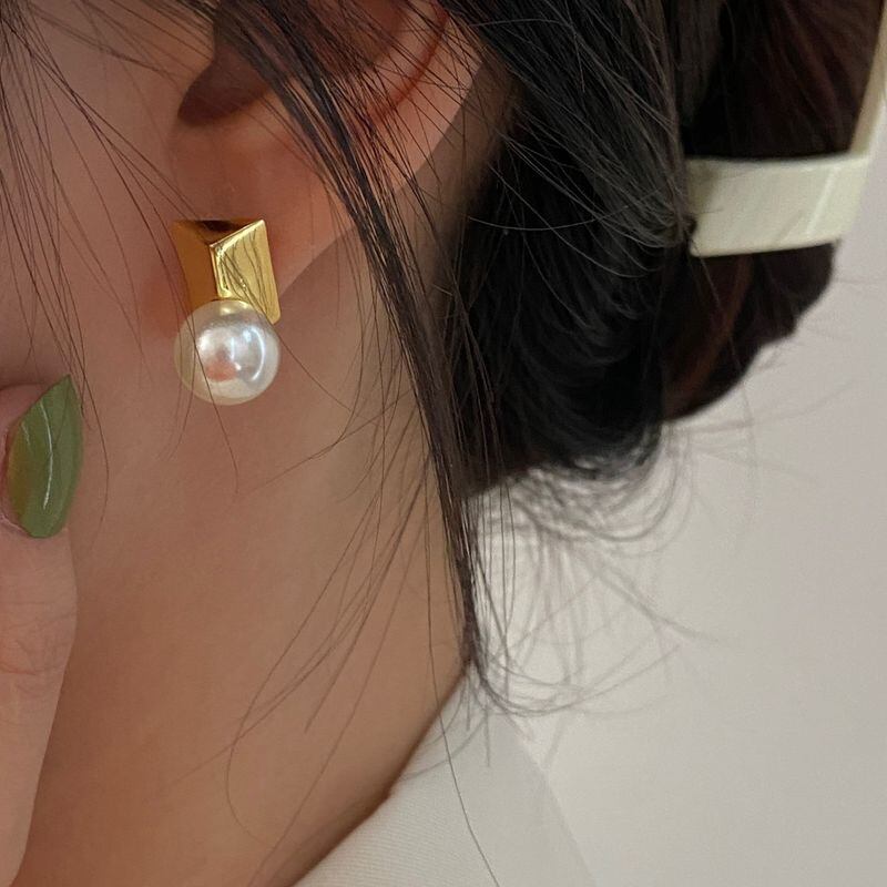 パールゴールドピアス 24028