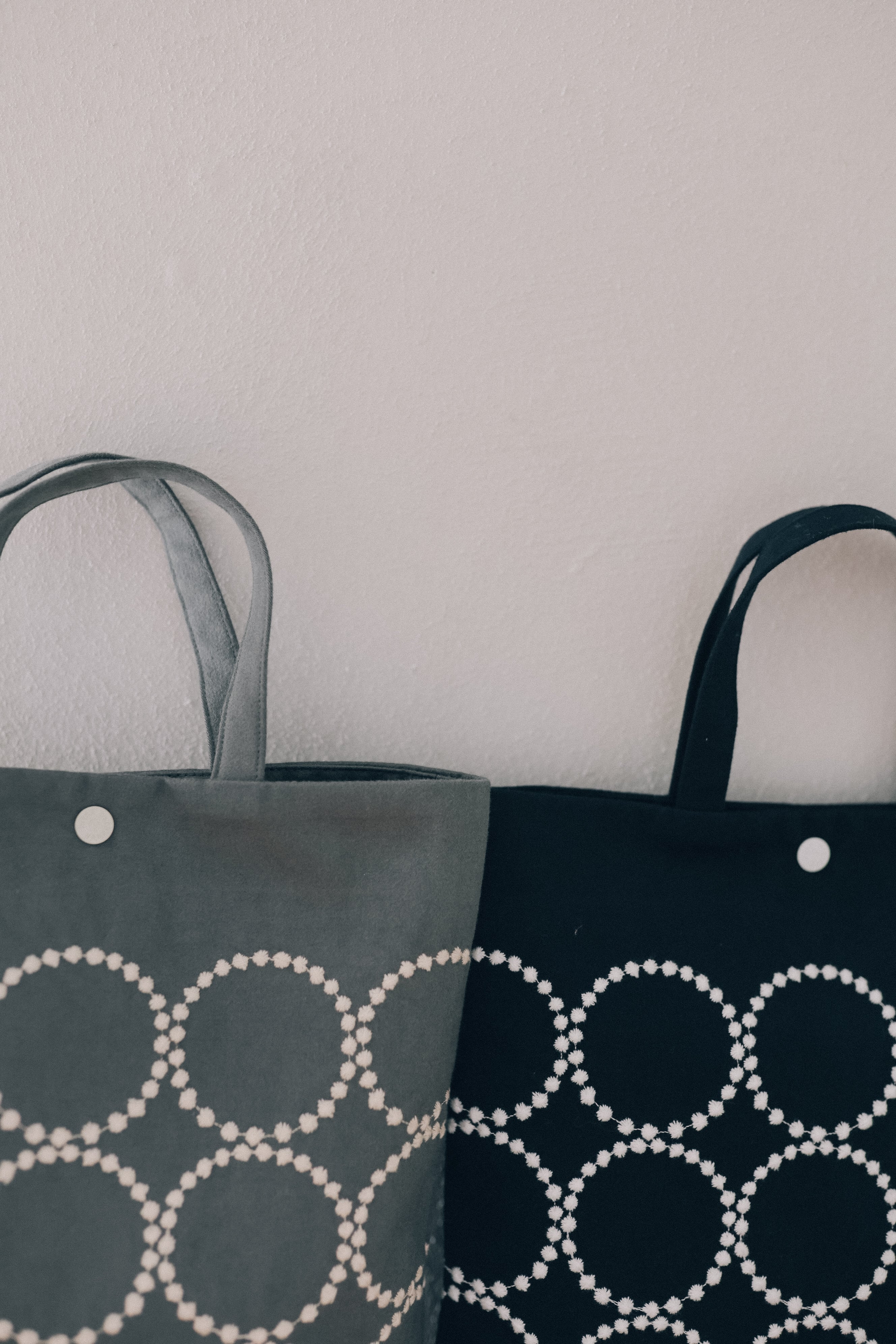 mina perhonen / tambourine kanssa toté / gray | crecer