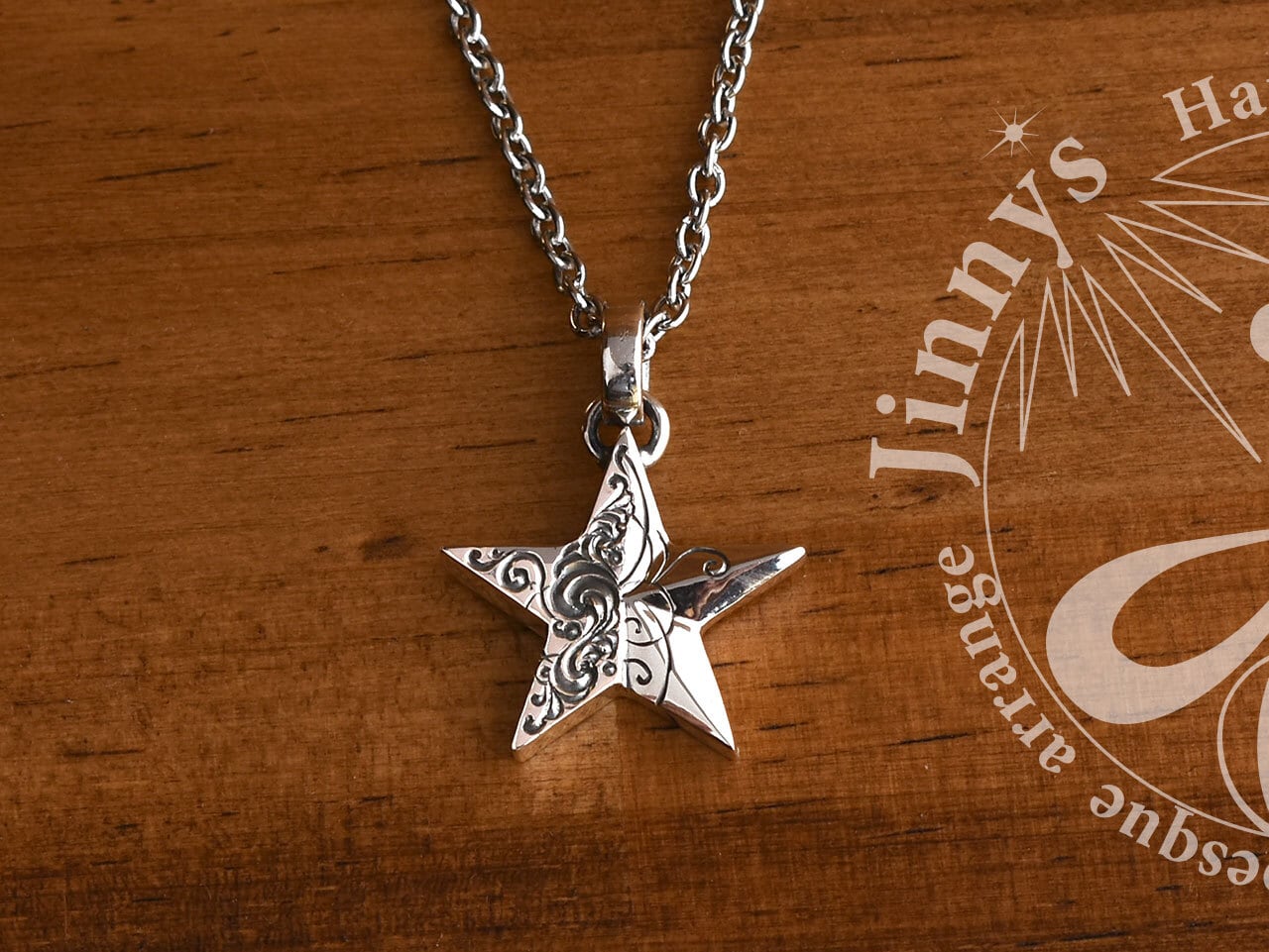 One Star Pendant M 燻(手彫り星のペンダント)