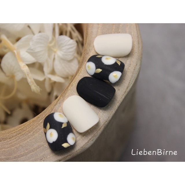 和モダン白椿のネイル Liebenbirne ネイルチップ 和モダン白椿のネイル Liebenbirne ネイルチップ