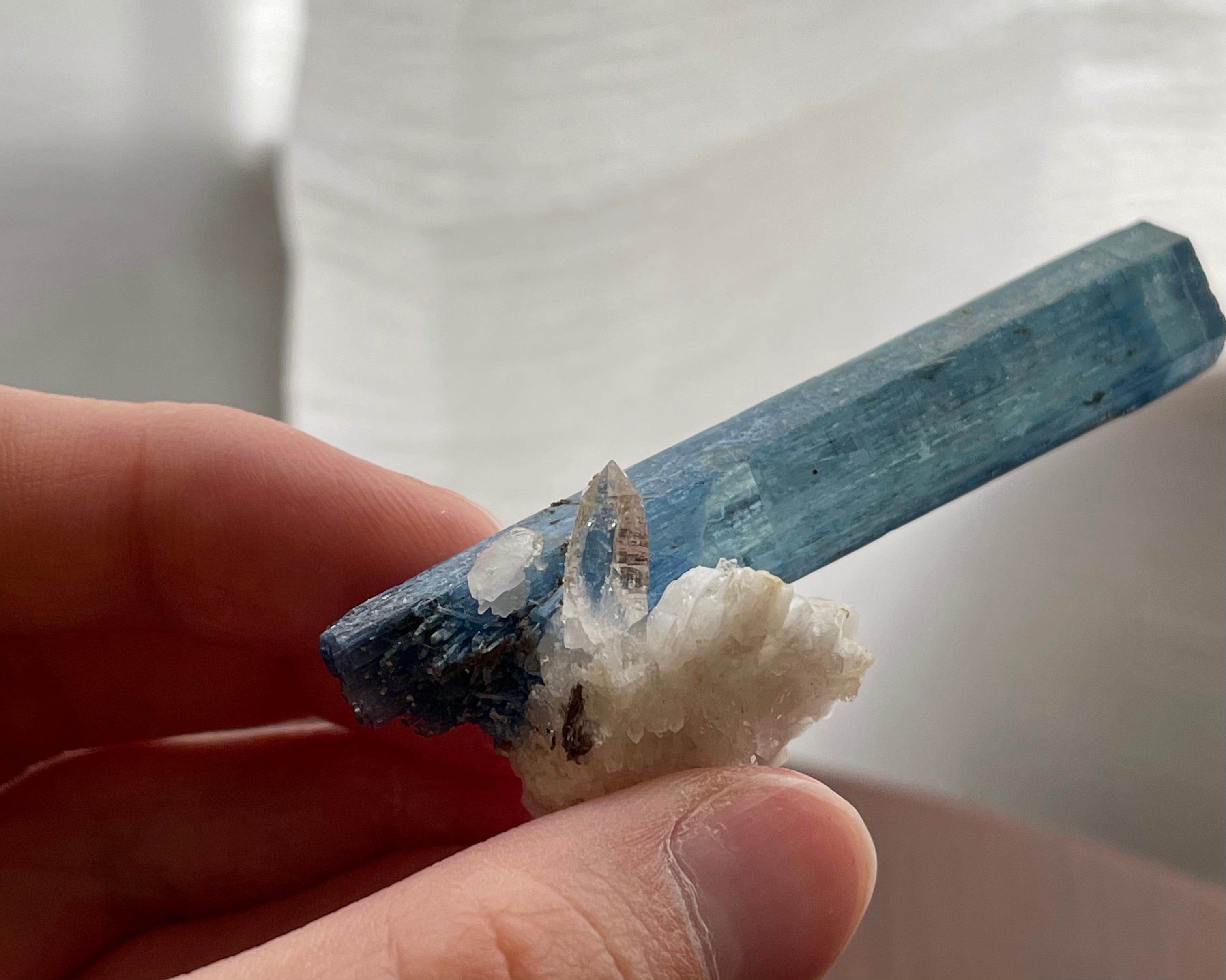 ブルーアクアマリンクリスタルとアルバイト