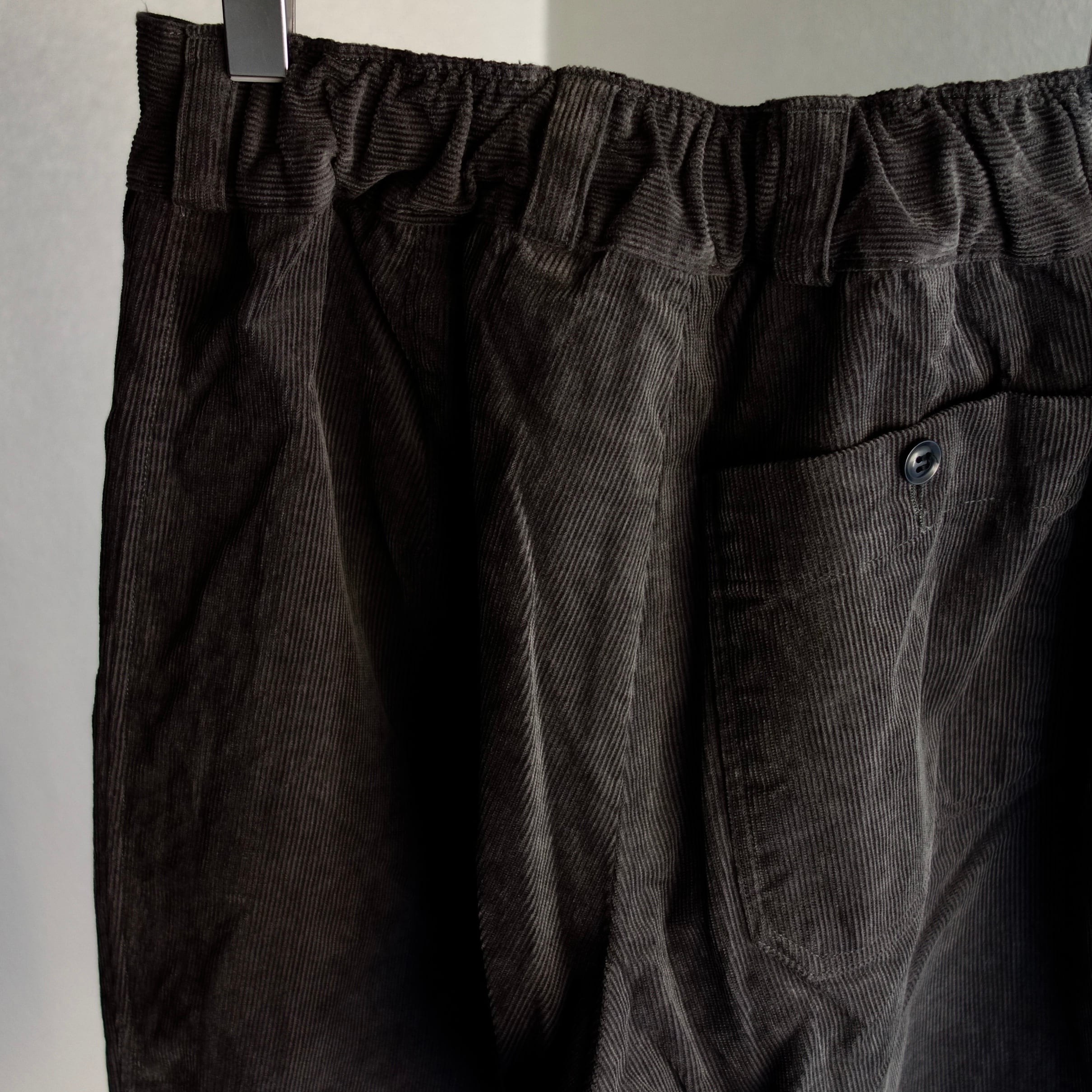 classic bakers corduroy pants / charcoalgrey | ATELIER GARDENIA