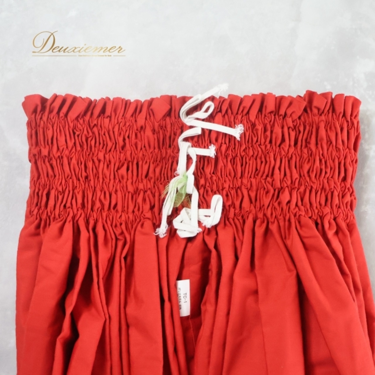 フラダンス 衣装 パウスカート エムエムジェイ 日本製 レッド系 赤 無地 シンプル シングル スカート 華やか 鮮やか ハワイアン アロハ フラ ダンス レッスン 練習 練習着 レッスン着 かわいい おしゃれ ふんわり ワンカラー 単色 フラダンス衣装 レディース ダンス衣装 ハワイ アロハシャツ かわいいデザイン レッドパウスカート 単色スカート カジュアル シンプルスタイル