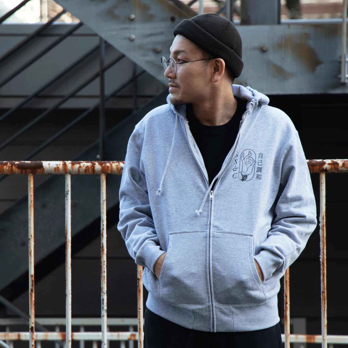 瞑想のムドラージップアップパーカー（グレー） | 品川サウナ｜公式